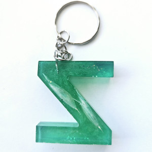 Brelok literka Z z żywicy z owsem zielona