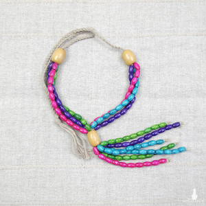 6211 zielony, niebieski, różowy, fioletowy naszyjnik; chwost