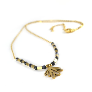 Naszyjnik z szafirami z motywem roślinnym