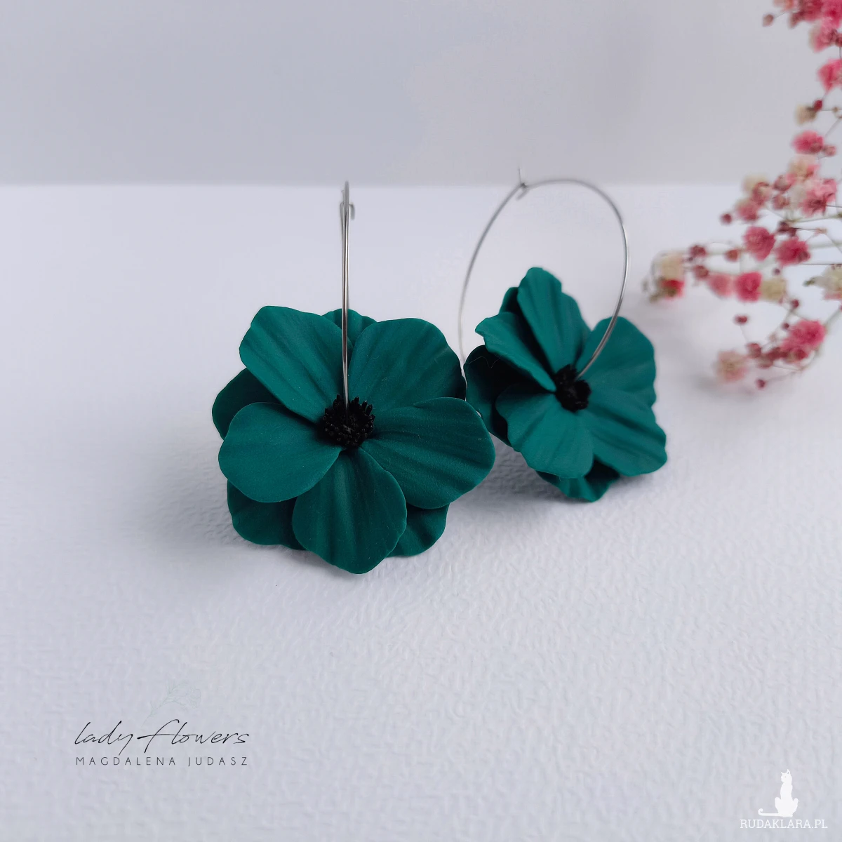 Kolczyki z kwiatami na kołach