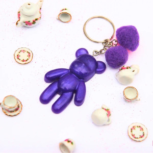 Brelok Miś - "fioletowa głębia" z żywicy