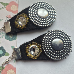 Kolczyki skóra i koraliki