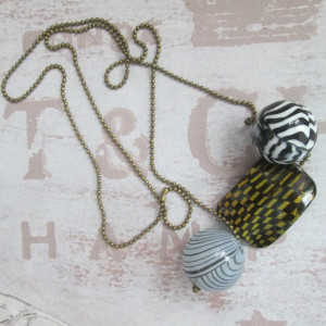 Nowa*Sztuczna biżuteria handmade *Naszyjnik kulkowy z zawieszkami *