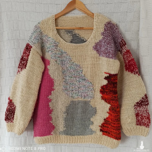 Kolorowy sweter oversize