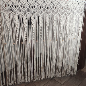 Makramowa firana do okna w stylu Boho