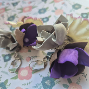 Kolczyk kwiatowe ecru i fiolet