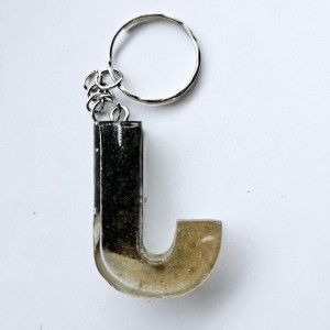 Brelok literka J zielona z brązem