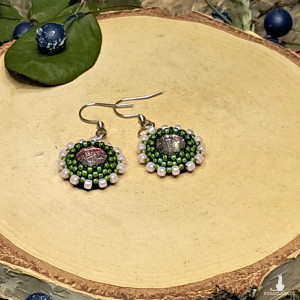 Lucy - małe różowo zielone kolczyki z koralików