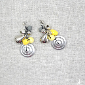 6390 szare, srebrne, żółte kolczyki