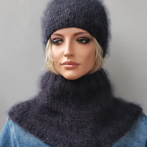 Moherowy komplet czapka  i komin w kolorze grafitowym.