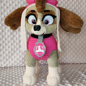 Maskotka pies "Skye"na szydełku.