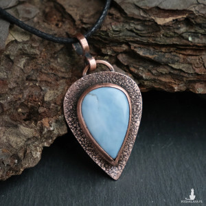 Wisiorek miedziany opal niebieski