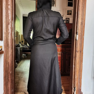 Sukienka czarna z kapturem