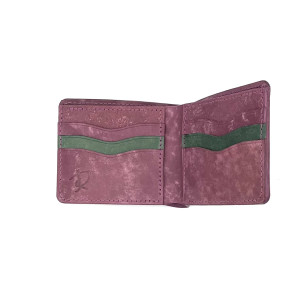 Fioletowy portfel skórzany ręcznie uszyty ze skóry.