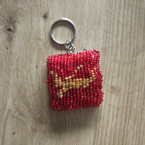 Brelok z haftu koralikowego brelok z herbem Łodzi