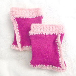 różowe mitenki, ocieplacze na ręce, rękawiczki mitenki z wełną, fuksjowe mitenki, wełniane mitenki, kolorowe mitenki z wełny, fuksja mitenki, prezent dla dziewczyny, prezent dla kobiety