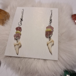 Kolczyki z pazurami lisa i kwarcem truskawkowym i jadeitem