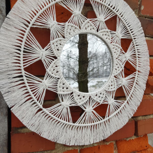 Manadala na obręczach w stylu Boho z lustrem