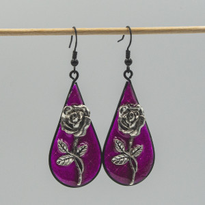 Kolczyki gotyckie z żywicy z różą 014