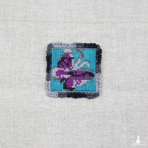 5817 ręcznie haftowana broszka; broszka z motylem