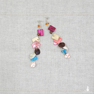 6297 długie, lniane, naturalne kolczyki; kolczyki z muszelkami; naturalne materiały