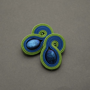 kobaltowo-zielone kolczyk lub klipsy sutasz