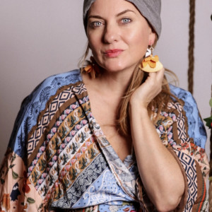 klipsy w kolorze morelowym