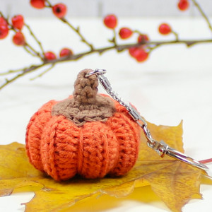 Brelok na szydełku Dynia Pomarańczowa z brązowym ogonkiem