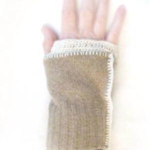 beżowe mitenki rękawiczki, wełniane mitenki, ocieplacze na ręce, brązowe mitenki z wełny, ciepłe mitenki,prezent dla dziewczyny, prezent dla kobiety