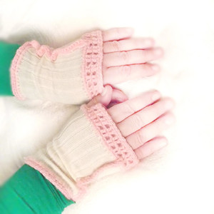 różowo kremowe mitenki, pastelowe mitenki, lekkie mitenki na ręce, jasne rękawiczki mitenki, prezent dla dziewczyny, prezent dla kobiety