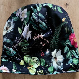 Czapka w kwiaty i liście dzika róża  z polarem