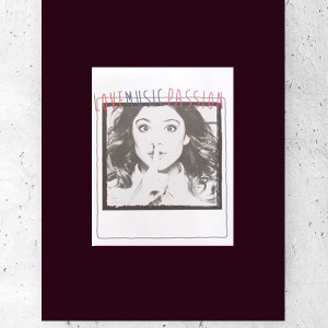 dziewczyna plakat A4, czarno biały plakat 21x30, Violetta plakat na ścianę, plakat z dziewczyną, plakat z Violettą, nowoczesne plakaty, fajne plakaty do domu, czarno szary plakat, mały plakat