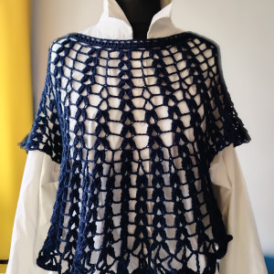 Top szydełkowy z wełny merino