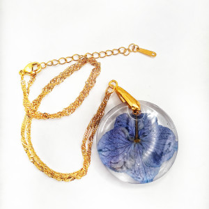 Naszyjnik z Suszoną Hortensją – Delikatność Natury w Biżuterii