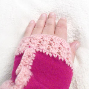 fuksja mitenki, ocieplacze na ręce, wełniane mitenki, różowe mitenki rękawiczki, mitenki z wełny, kolorowe mitenki, prezent dla dziewczyny, prezent dla kobiety