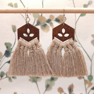 Kolczyki boho makrama puchate wiszące lekkie - BEŻOWE
