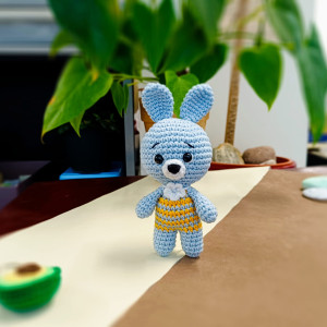 Szydełkowy króliczek (może być też jako brelok)