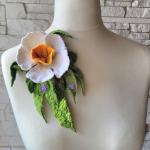 Filcowana wiosenna broszka narcyz