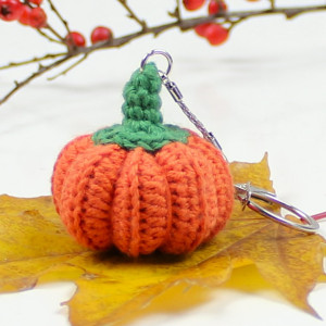 Brelok na szydełku Dynia Pomarańczowa z zielonym ogonkiem