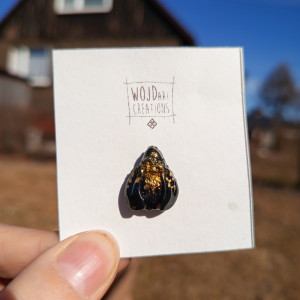 Przypinka w kształcie pszczółki/trzmiela wykonana z glinki polimerowej, ręcznie malowana