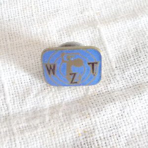 prl przypinka wzt, vintage przypinka emaliowana, prl gadżet, wzt przypinka, retro przypinka, prl gadżet, prl akcesoria