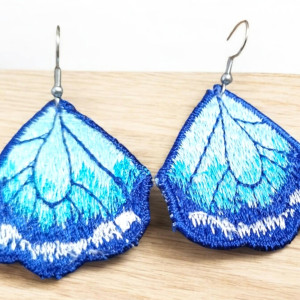 Haftowane kolczyki skrzydła motyla odcienie niebieskiego