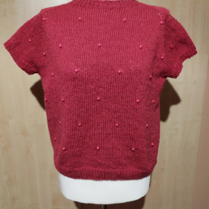 Sweterek zrobiony na drutach