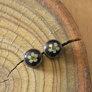Kolczyki z kwiatami tawuły, tawuła, kwiaty w żywicy epoksydowej,kwieciste
