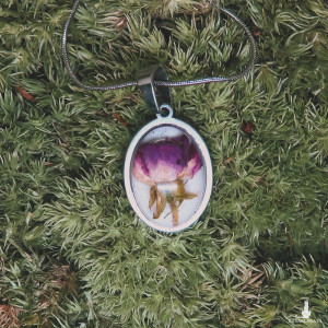 Wisiorek z małą różą, róża żywica epoksydowa