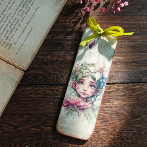 Drewniana zakładka do książki - kwiatowa wróżka elf
