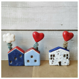 Zestaw 3 domków z chmurką i z sercem