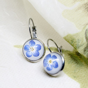 Kolczyki z niezapominajkami, niezapominajki w żywicy epoksydowej