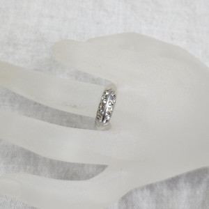 134. Srebrny pierścionek vintage; efektowny, błyszczący