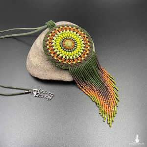 MEDALION Z FRĘDZLAMI zielony rudy brązowy #890